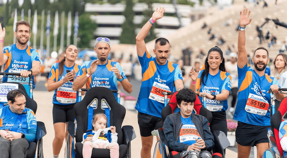 Stoiximan Wheels of Change: Τρέχοντας μαζί με  Άτομα με Αναπηρία στον Ημιμαραθώνιο Αθήνας